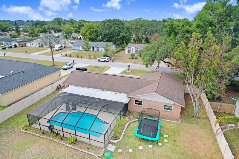 1204 Lady Guinevere Dr, Valrico, FL 33594