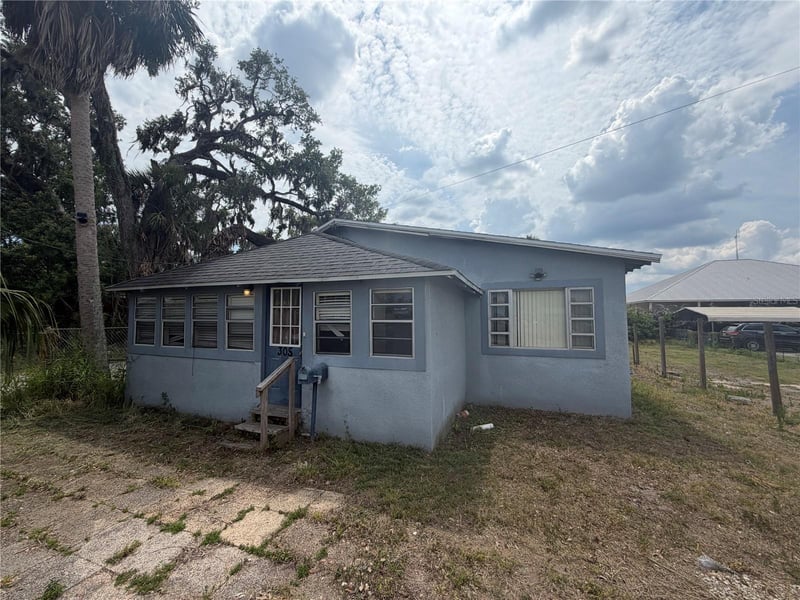 305 Pennsylvania Ave, Plant City, FL 33563