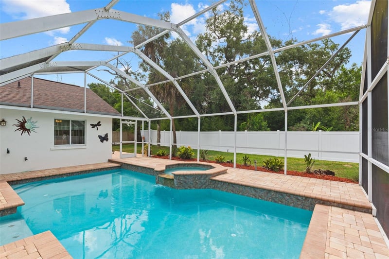 2739 Horseshoe Dr, Plant City, FL 33566