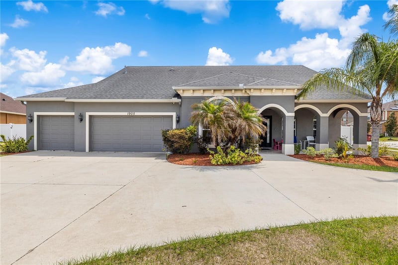 1905 Via Napoli St, Plant City, FL 33566
