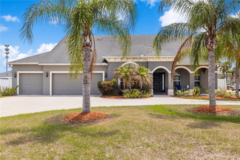1905 Via Napoli St, Plant City, FL 33566