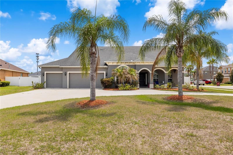 1905 Via Napoli St, Plant City, FL 33566