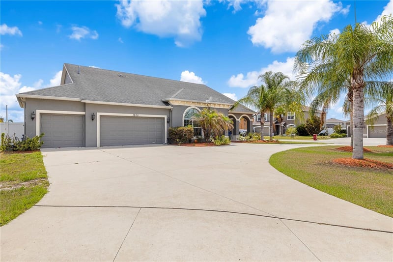 1905 Via Napoli St, Plant City, FL 33566