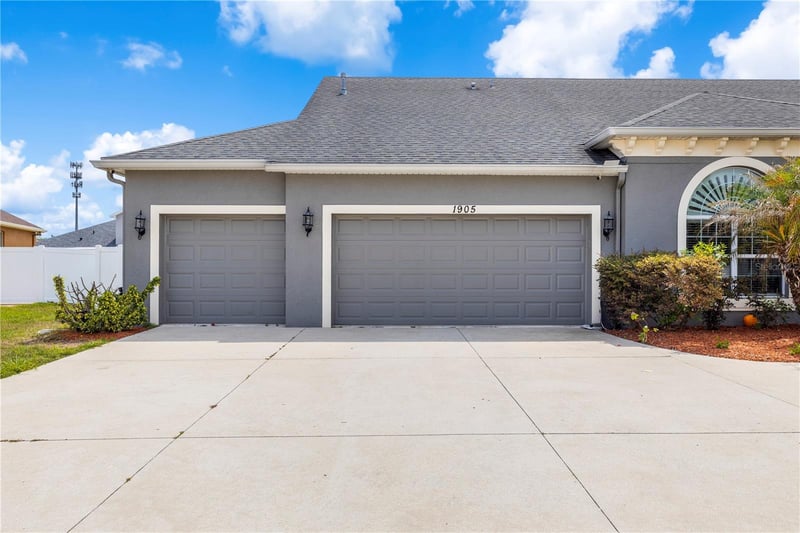 1905 Via Napoli St, Plant City, FL 33566