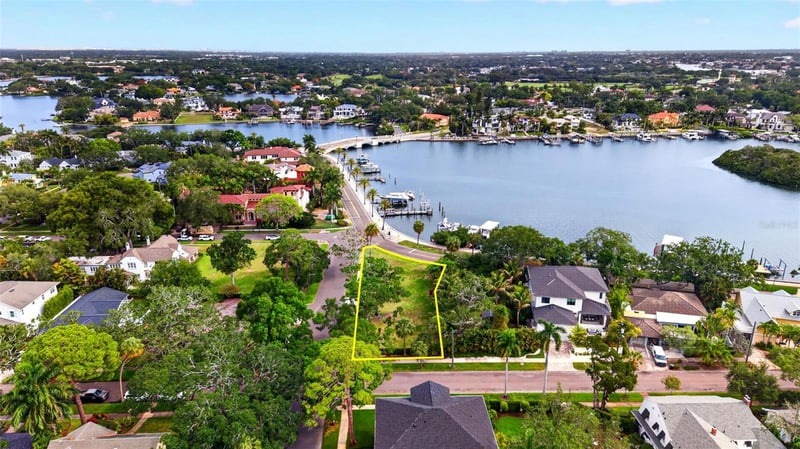 1956 Coffee Pot Blvd, St Petersburg, FL 33704