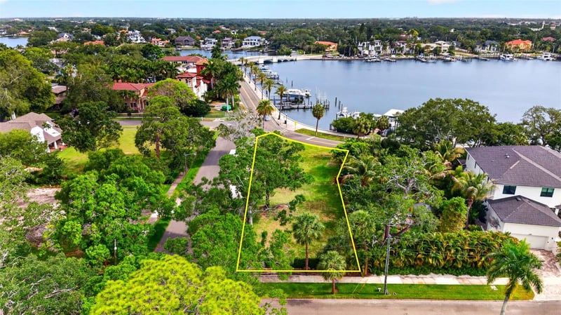 1956 Coffee Pot Blvd, St Petersburg, FL 33704