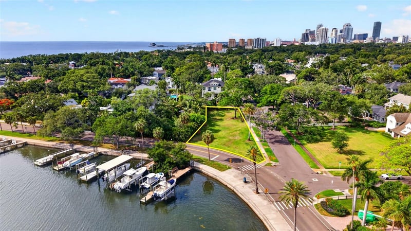 1956 Coffee Pot Blvd, St Petersburg, FL 33704