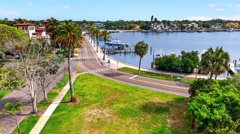 1956 Coffee Pot Blvd, St Petersburg, FL 33704