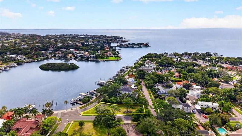 1956 Coffee Pot Blvd, St Petersburg, FL 33704