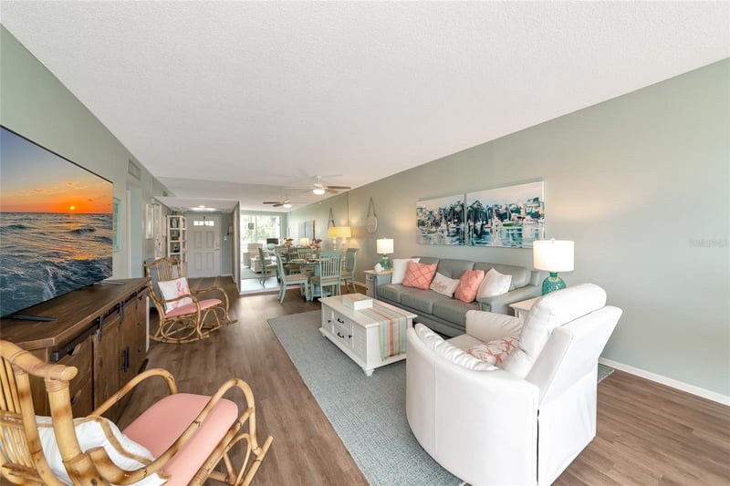 7461 Country Club Dr #203, Sarasota, FL 34243
