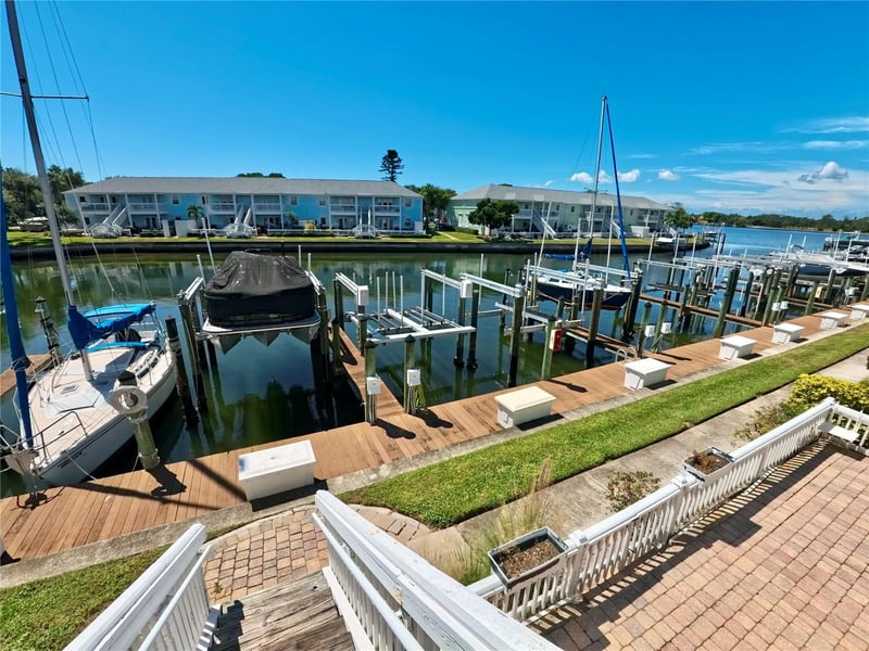 33ss Starfish Dr #33SS, St Petersburg, FL 33705
