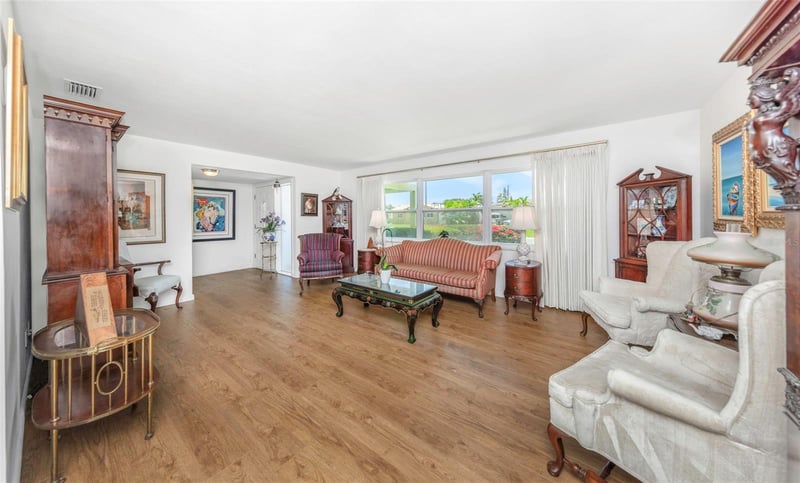 111 24th St, Belleair Beach, FL 33786