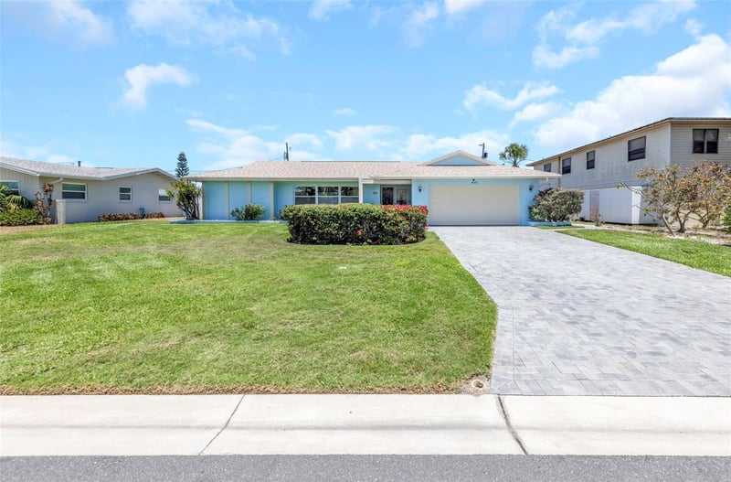 111 24th St, Belleair Beach, FL 33786