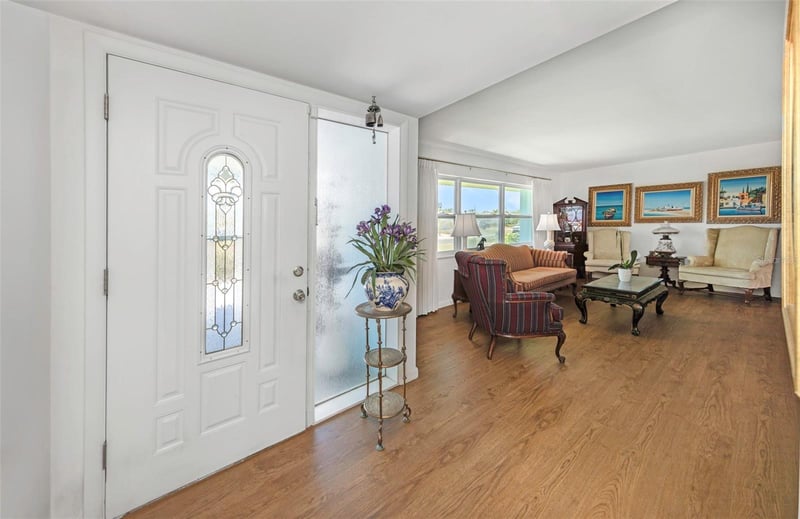 111 24th St, Belleair Beach, FL 33786