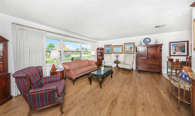 111 24th St, Belleair Beach, FL 33786