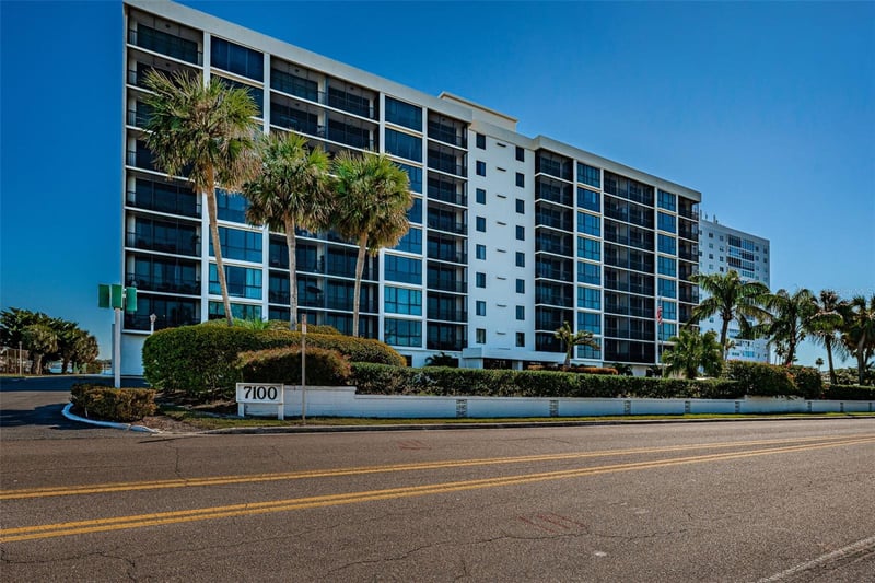 7100 Sunshine Skyway Ln #203, St Petersburg, FL 33711