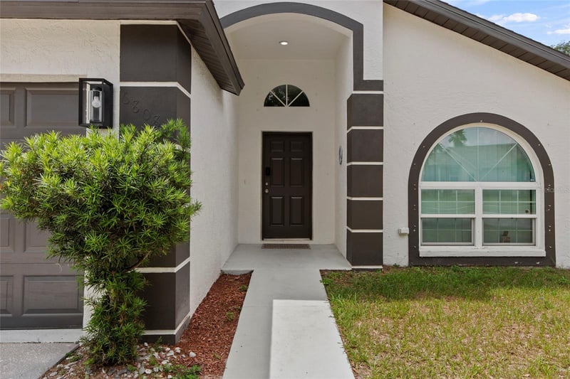 6808 Yardley Oaks Ct, Tampa, FL 33625