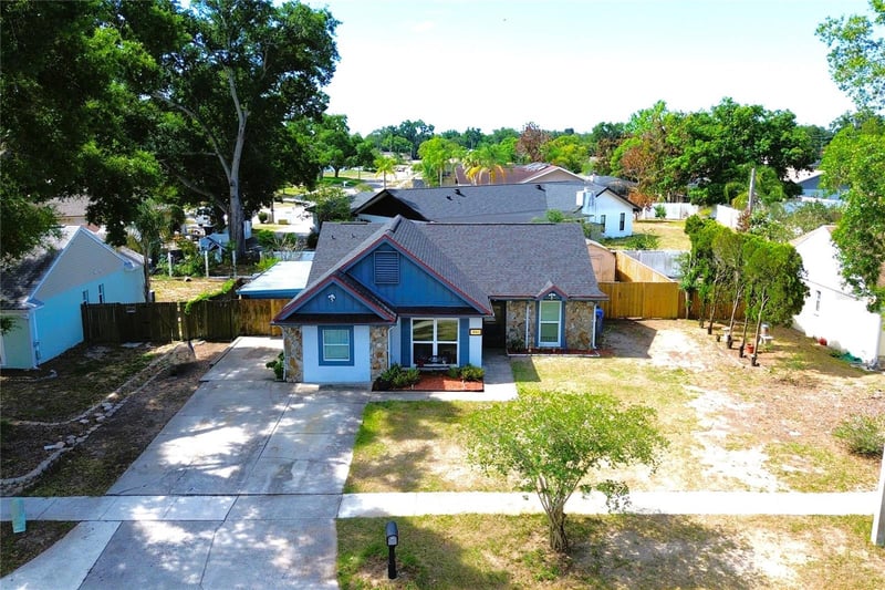 851 Sunridge Point Dr, Seffner, FL 33584