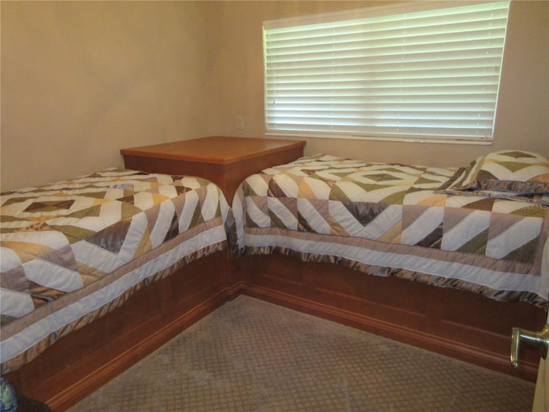 902 Crystal Ter, Plant City, FL 33563