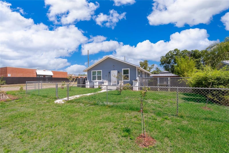 702 Gilchrist St, Plant City, FL 33563