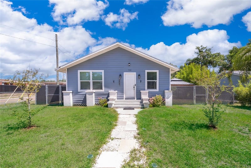 702 Gilchrist St, Plant City, FL 33563