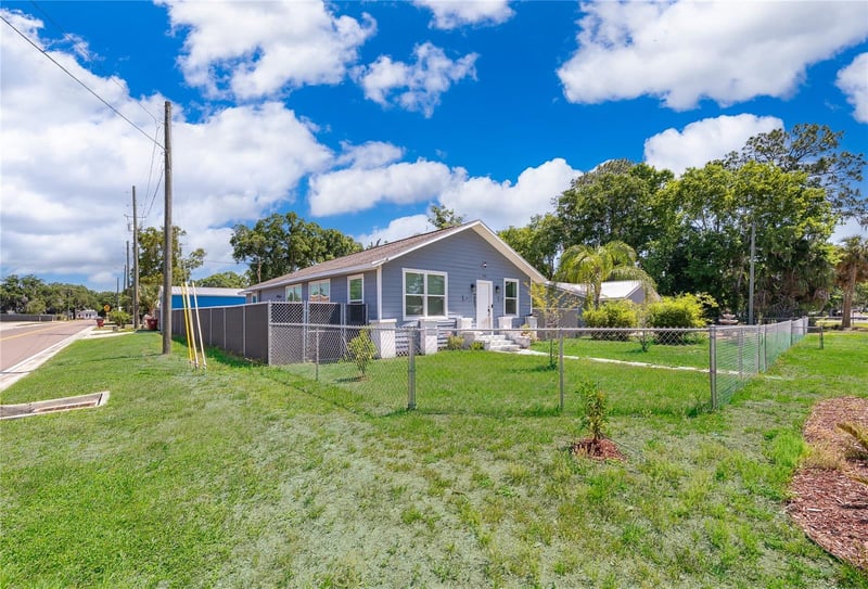 702 Gilchrist St, Plant City, FL 33563