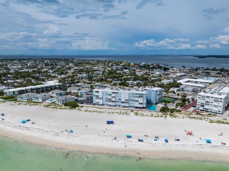 5300 Gulf Dr #204, Holmes Beach, FL 34217