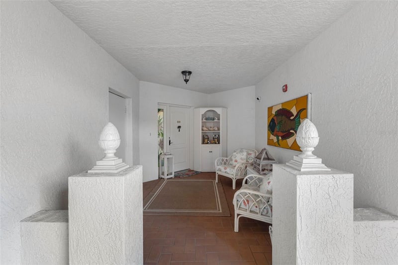 200 121st Ave #104, Treasure Island, FL 33706