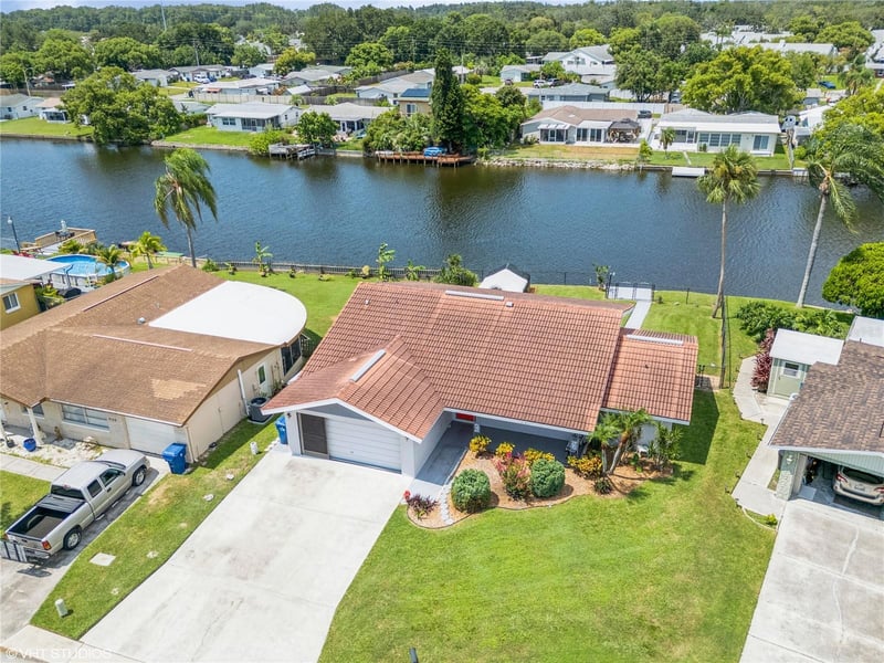 4145 Star Island Dr, Holiday, FL 34691