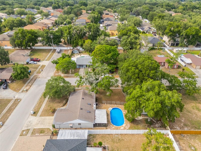 1855 Kim Acres Ln, Dover, FL 33527