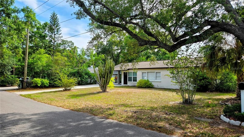 10206 Oakleaf Ave, Tampa, FL 33612