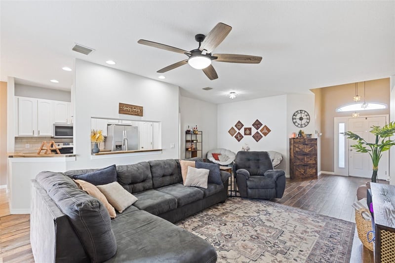 3406 Grove Blossom Ln, Plant City, FL 33567