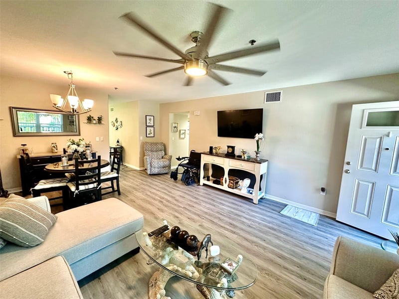 2020 Shangrila Dr #219, Clearwater, FL 33763