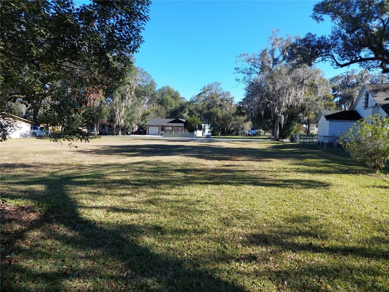 5449 12th St, Zephyrhills, FL 33542