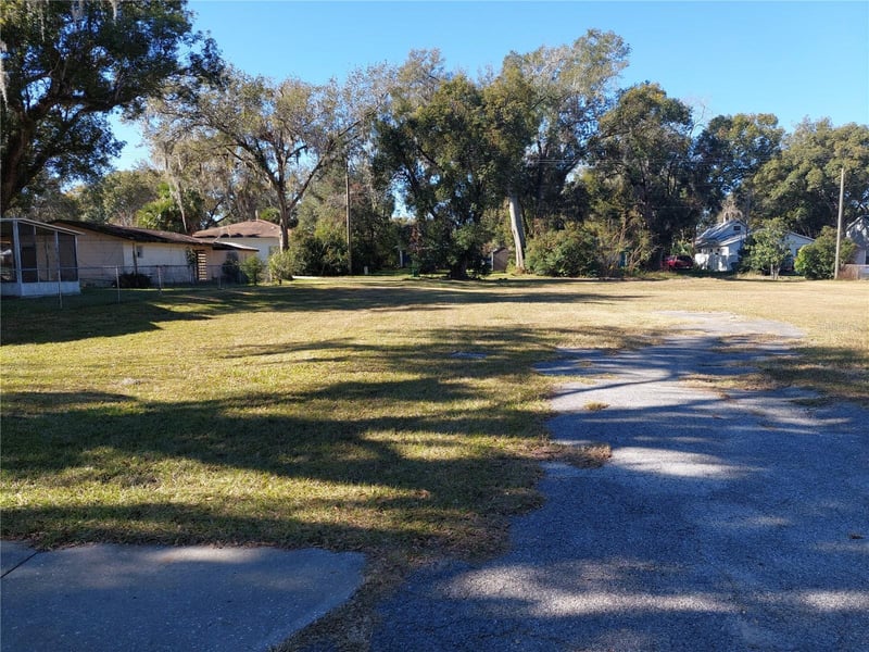 5449 12th St, Zephyrhills, FL 33542