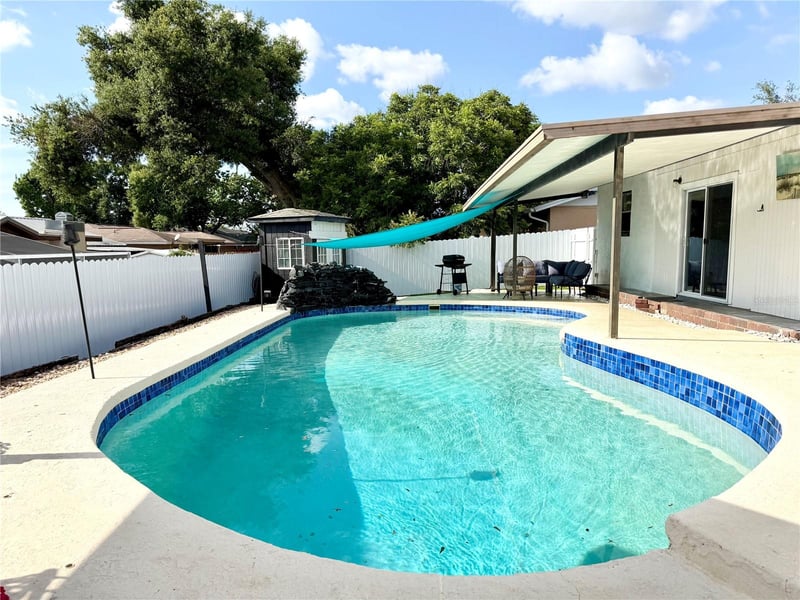 143 Valley Cir, Brandon, FL 33510