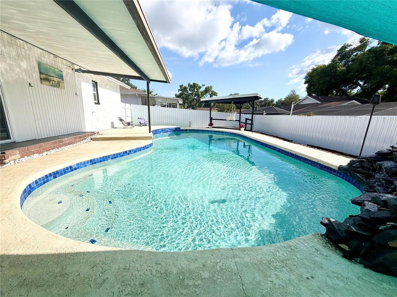 143 Valley Cir, Brandon, FL 33510