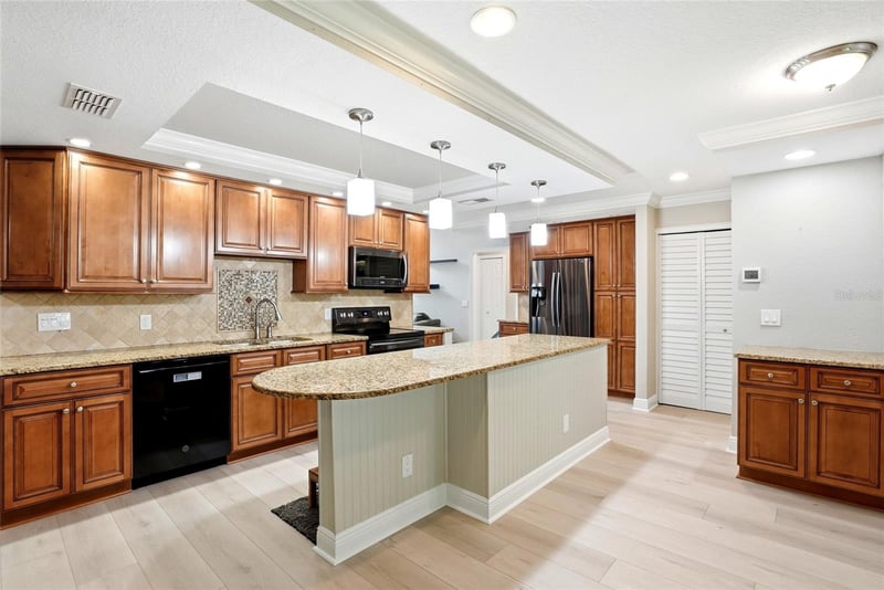 5015 Bridgeport Dr, Safety Harbor, FL 34695