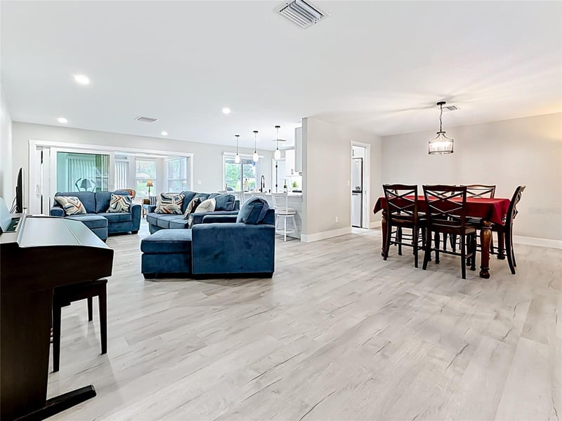 508 Shore Dr, Largo, FL 33771