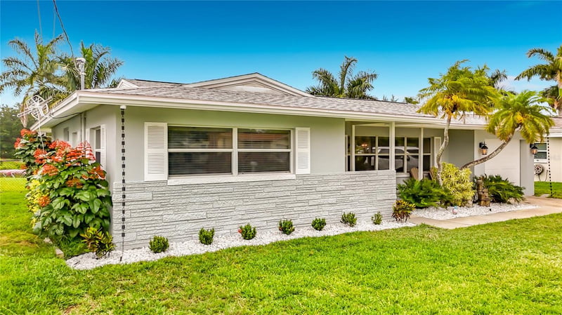 508 Shore Dr, Largo, FL 33771