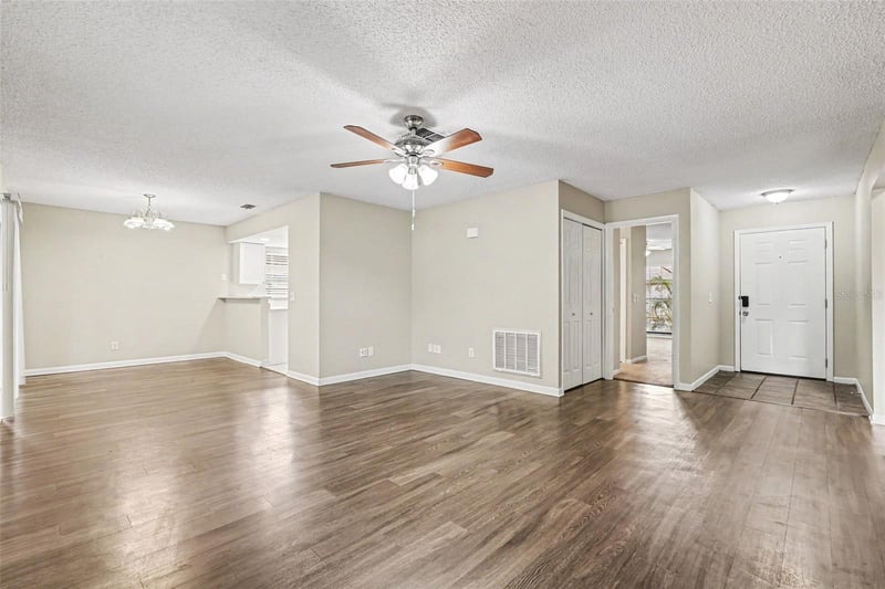 826 Sunridge Point Dr, Seffner, FL 33584