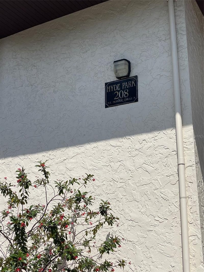 208 Monroe Cir #307, St Petersburg, FL 33702