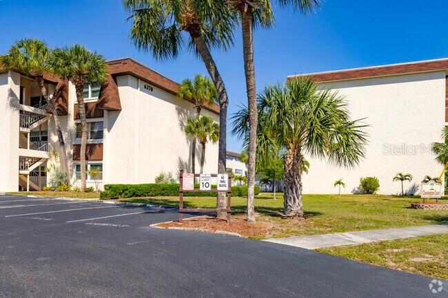 208 Monroe Cir #307, St Petersburg, FL 33702