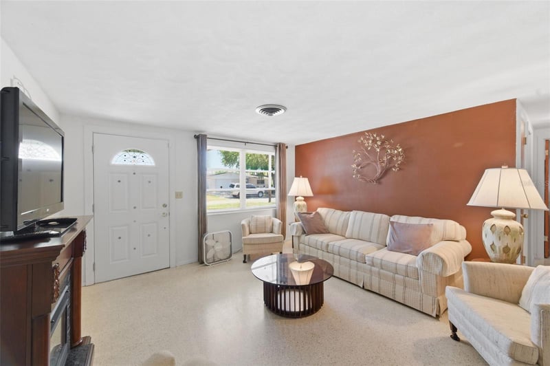 3904 Redwood Dr, Holiday, FL 34691