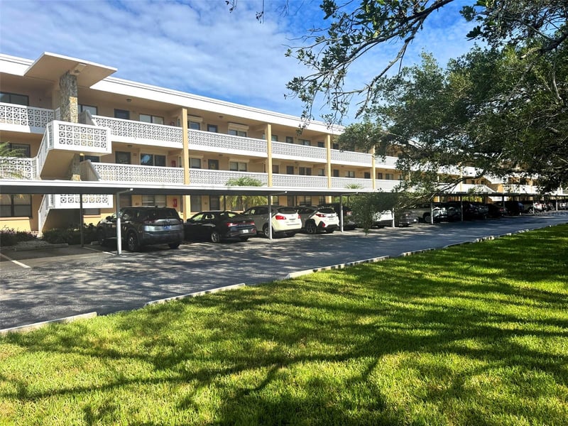 5080 Locust St #219, St Petersburg, FL 33703