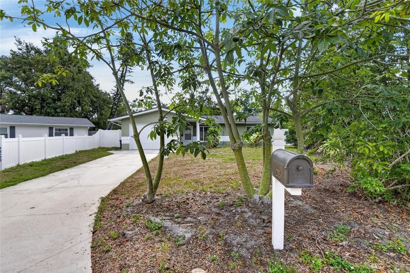 2115 Euclid Cir, Clearwater, FL 33764