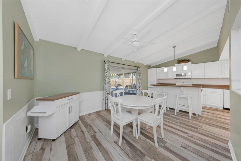 17704 Rivendel Rd, Lutz, FL 33549