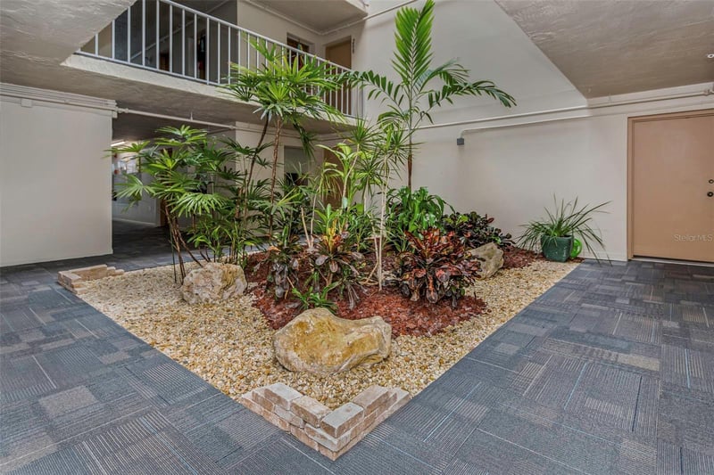 4910 38th Way #111, St Petersburg, FL 33711