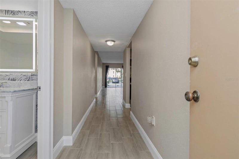 4910 38th Way #111, St Petersburg, FL 33711