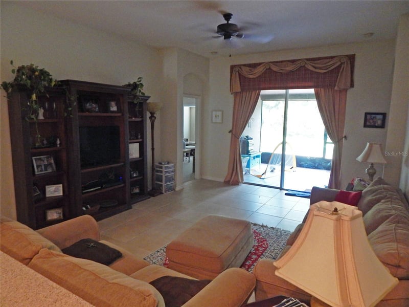 6433 Bridgecrest Dr, Lithia, FL 33547